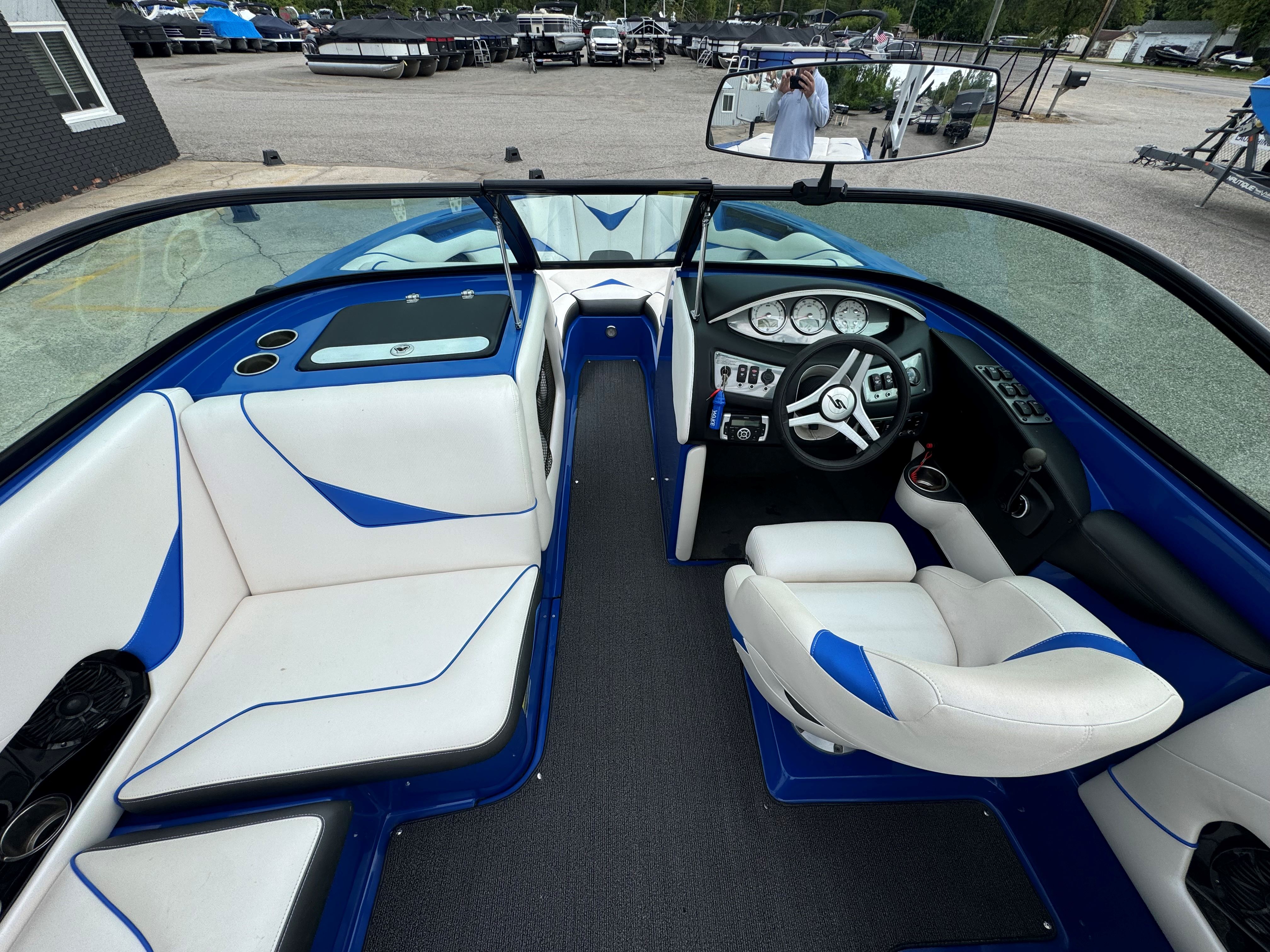 2016 SUPREME S211  Icon